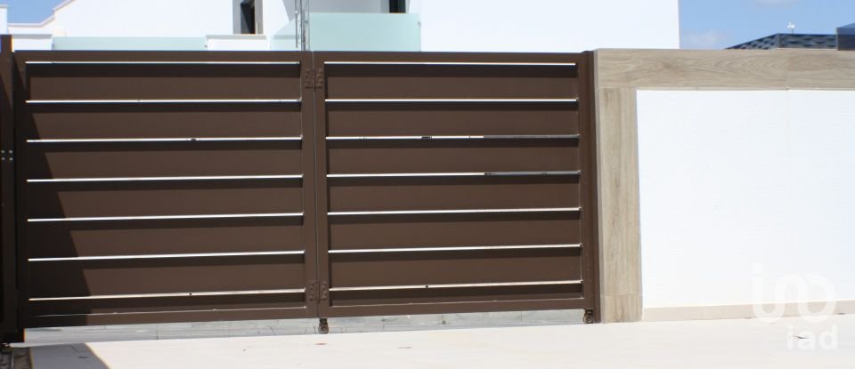 Casa 3 habitacions de 154 m² a Benijófar (03178)