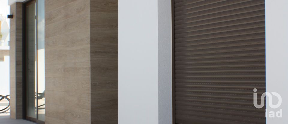 Casa 3 habitacions de 154 m² a Benijófar (03178)