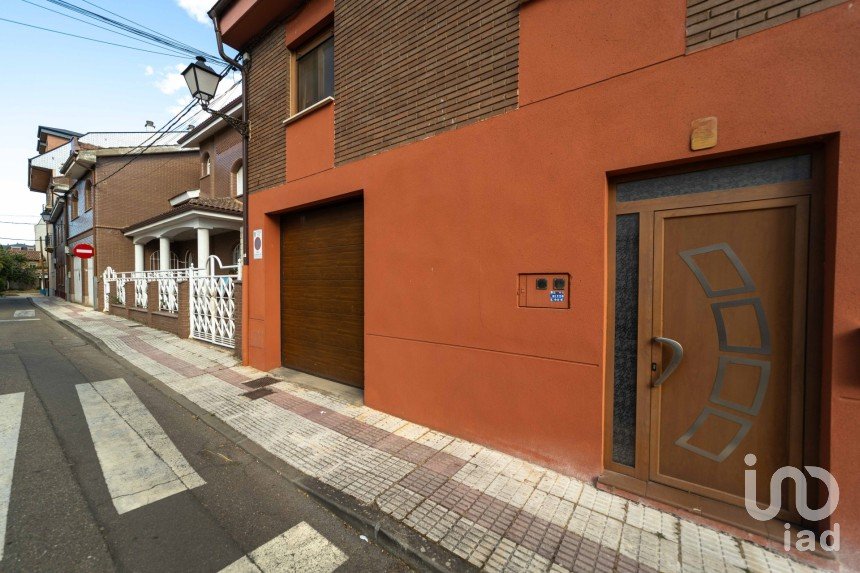 Casa 3 habitaciones de 190 m² en La Virgen del Camino (24198)