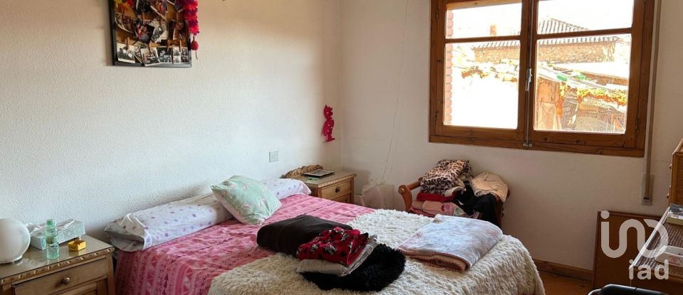 House 5 bedrooms of 250 m² in Cuadros (24620)