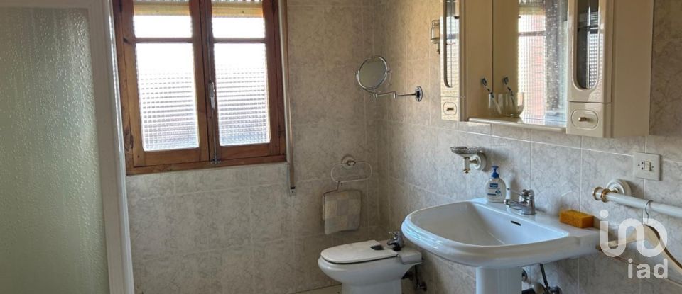 House 5 bedrooms of 250 m² in Cuadros (24620)