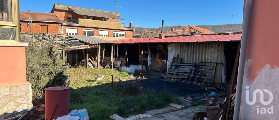 House 5 bedrooms of 250 m² in Cuadros (24620)