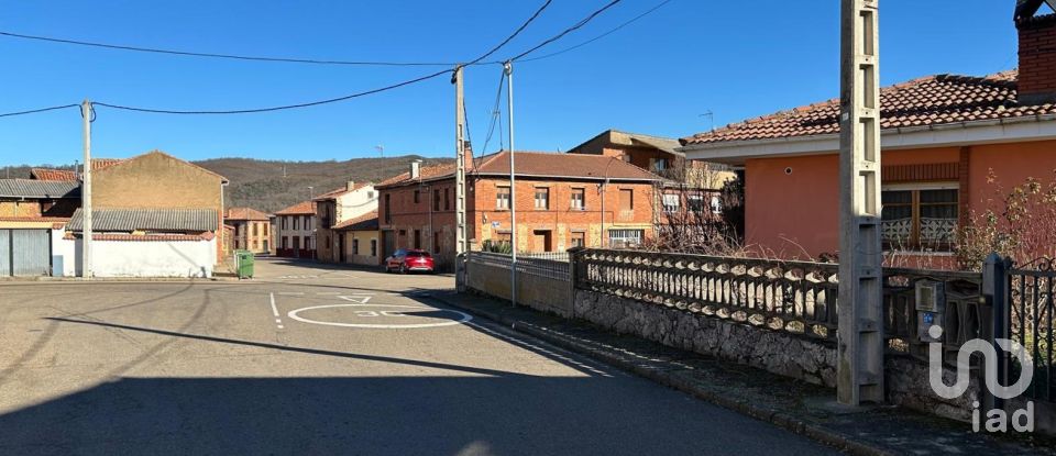 House 5 bedrooms of 250 m² in Cuadros (24620)