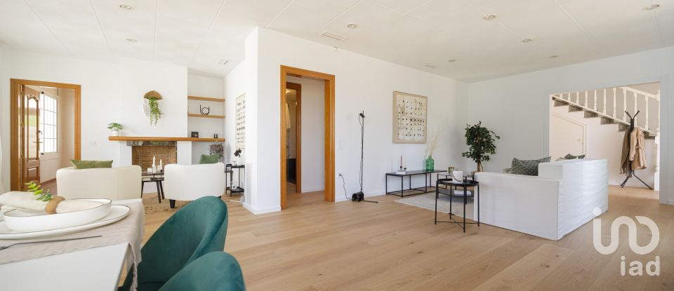 Appartement en maison 4 chambres de 335 m² à Palau-Solita I Plegamans (08184)