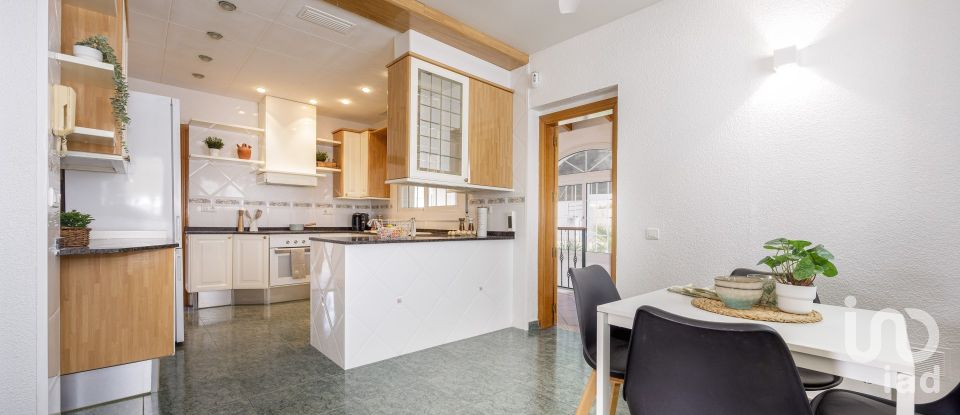 Appartement en maison 4 chambres de 335 m² à Palau-Solita I Plegamans (08184)