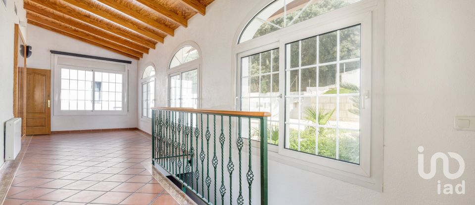 Appartement en maison 4 chambres de 335 m² à Palau-Solita I Plegamans (08184)