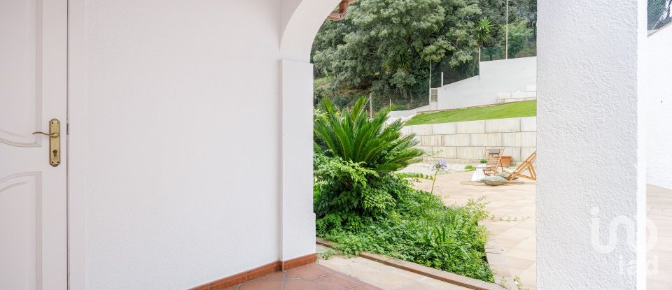 Appartement en maison 4 chambres de 335 m² à Palau-Solita I Plegamans (08184)