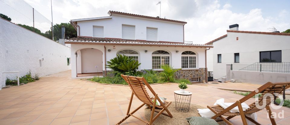 Appartement en maison 4 chambres de 335 m² à Palau-Solita I Plegamans (08184)