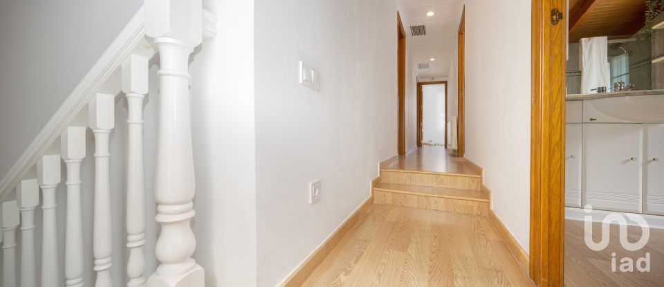 Appartement en maison 4 chambres de 335 m² à Palau-Solita I Plegamans (08184)