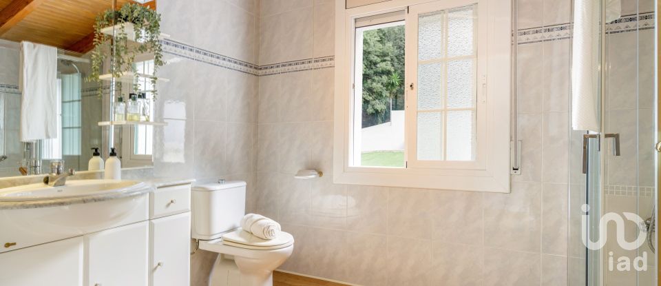 Appartement en maison 4 chambres de 335 m² à Palau-Solita I Plegamans (08184)