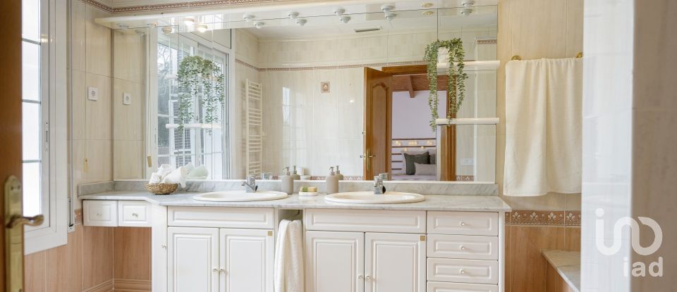 Appartement en maison 4 chambres de 335 m² à Palau-Solita I Plegamans (08184)