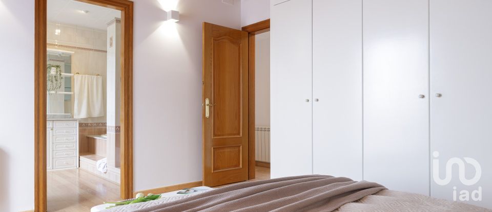 Appartement en maison 4 chambres de 335 m² à Palau-Solita I Plegamans (08184)