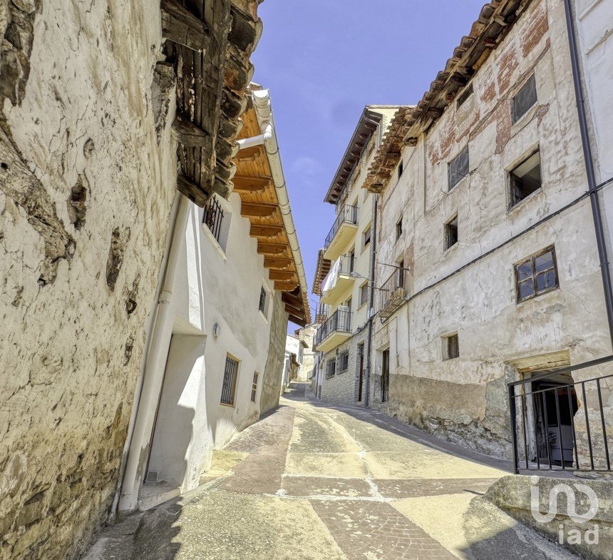 Casa de pueblo 4 habitaciones de 230 m² en Alcalá de la Selva (44432)