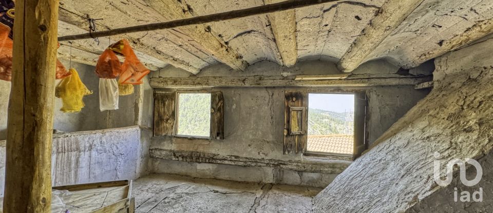 Casa de pueblo 4 habitaciones de 230 m² en Alcalá de la Selva (44432)