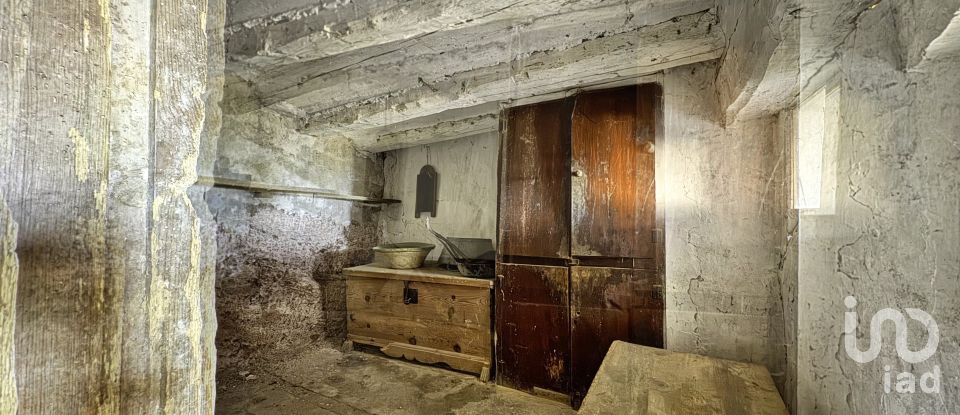 Casa de pueblo 4 habitaciones de 230 m² en Alcalá de la Selva (44432)