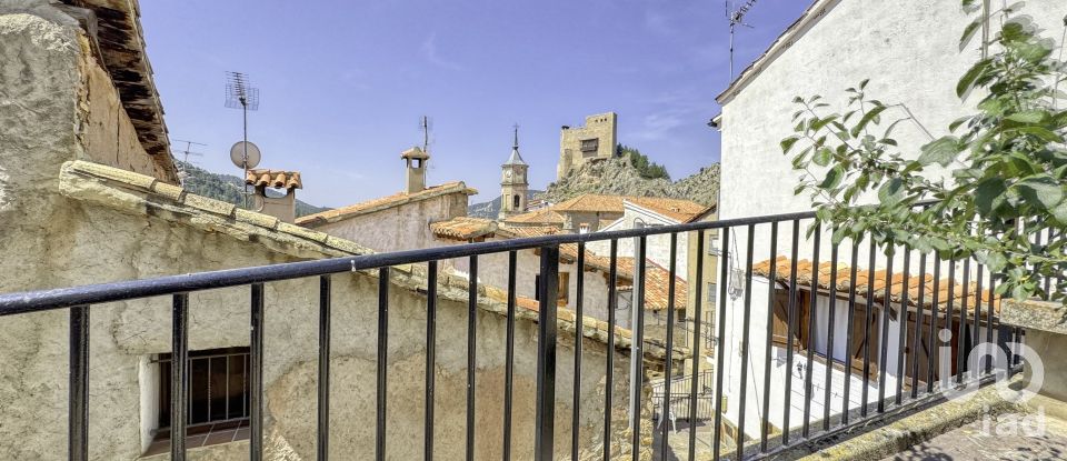 Casa de pueblo 4 habitaciones de 230 m² en Alcalá de la Selva (44432)