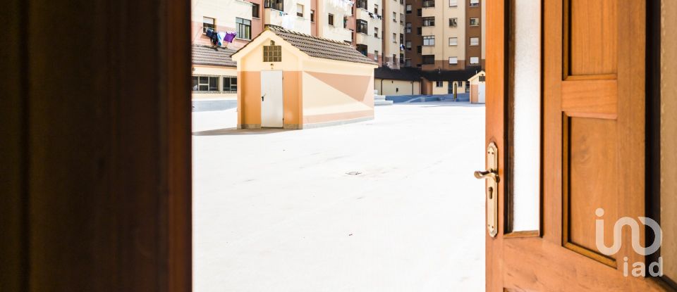 Apartment 2 bedrooms of 70 m² in Avilés (33402)