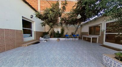 Habitatge unifamiliar 6 habitacions de 275 m² a Catral (03158)