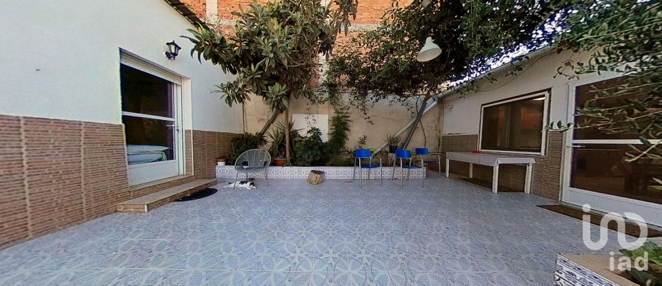 Vivienda unifamiliar  6 habitaciones de 275 m² en Catral (03158)