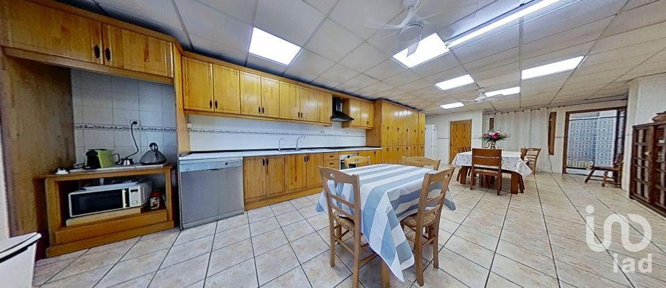 Vivienda unifamiliar  6 habitaciones de 275 m² en Catral (03158)