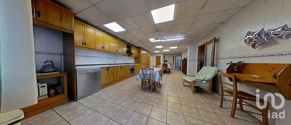 Casa de poble 6 habitacions de 275 m² a Catral (03158)