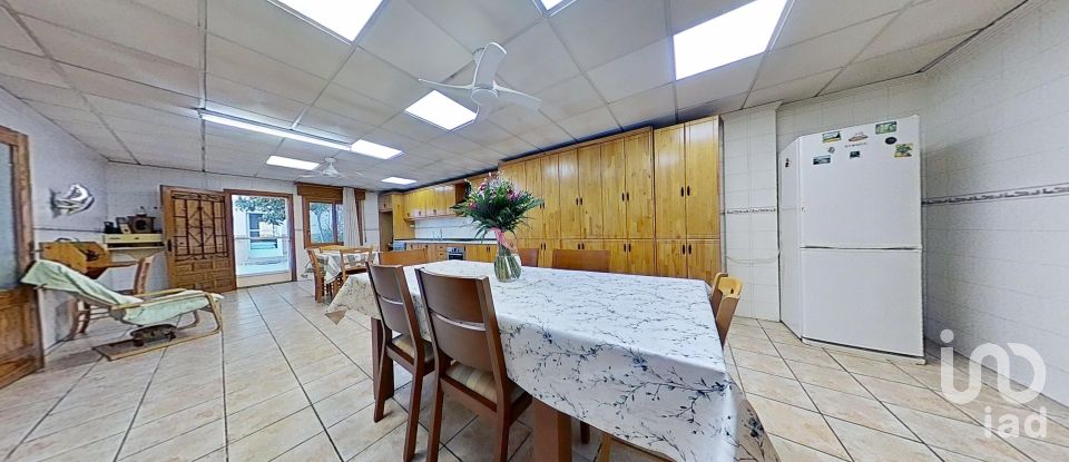 Casa de poble 6 habitacions de 275 m² a Catral (03158)