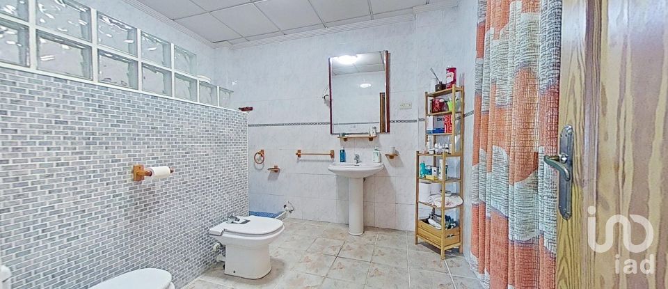 Casa de poble 6 habitacions de 275 m² a Catral (03158)