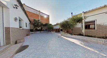 Habitatge unifamiliar 6 habitacions de 275 m² a Catral (03158)