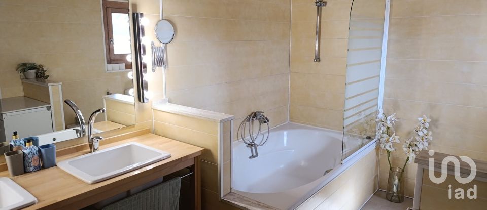 Cottage 4 bedrooms of 171 m² in Ascara (22715)