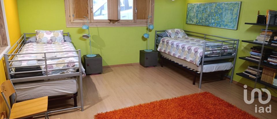 Cottage 4 bedrooms of 171 m² in Ascara (22715)