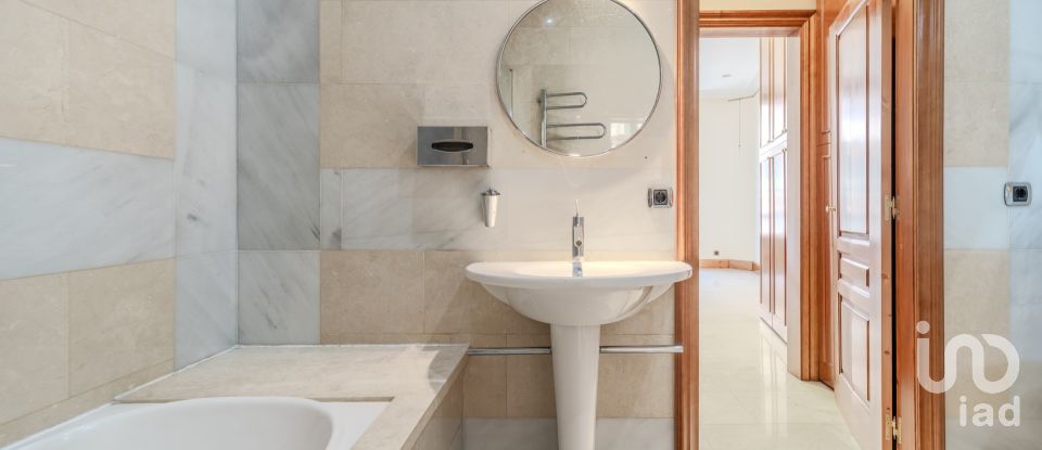 Pis 3 habitacions de 140 m² a Barcelona (08007)