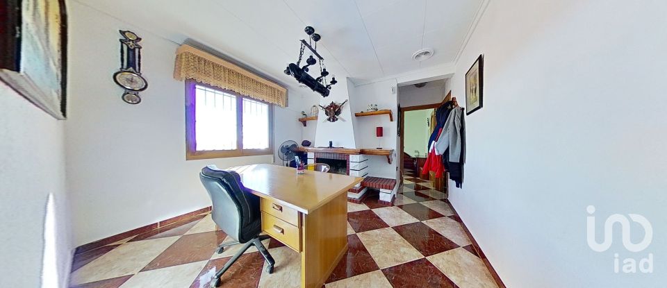 Chalet 4 habitaciones de 301 m² en Crevillent (03330)