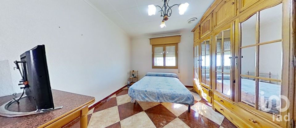 Chalet 4 habitaciones de 301 m² en Crevillent (03330)