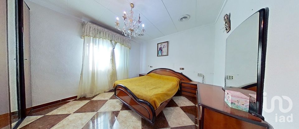 Chalet 4 habitaciones de 301 m² en Crevillent (03330)