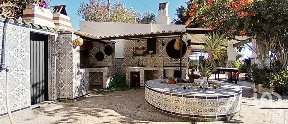 Chalet 4 habitaciones de 301 m² en Crevillent (03330)