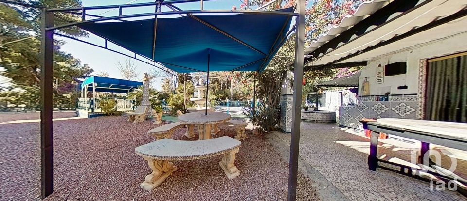 Chalet 4 habitaciones de 301 m² en Crevillent (03330)