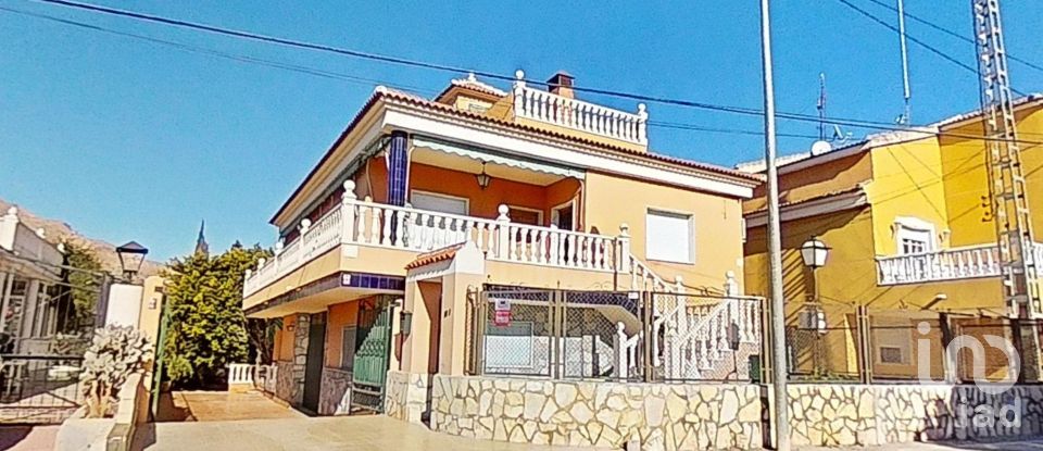 Chalet 5 habitaciones de 235 m² en Camino Viejo de Callosa (03317)