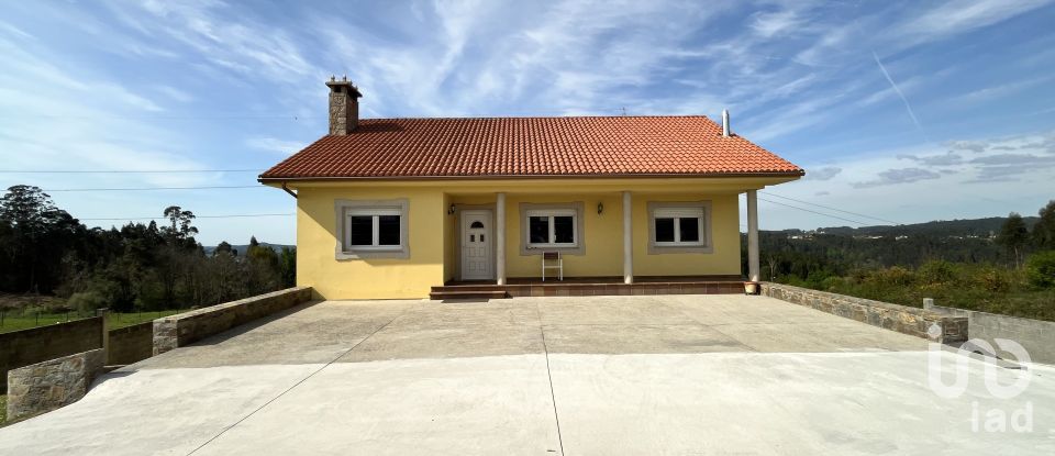 House 5 bedrooms of 243 m² in Coirós (15316)