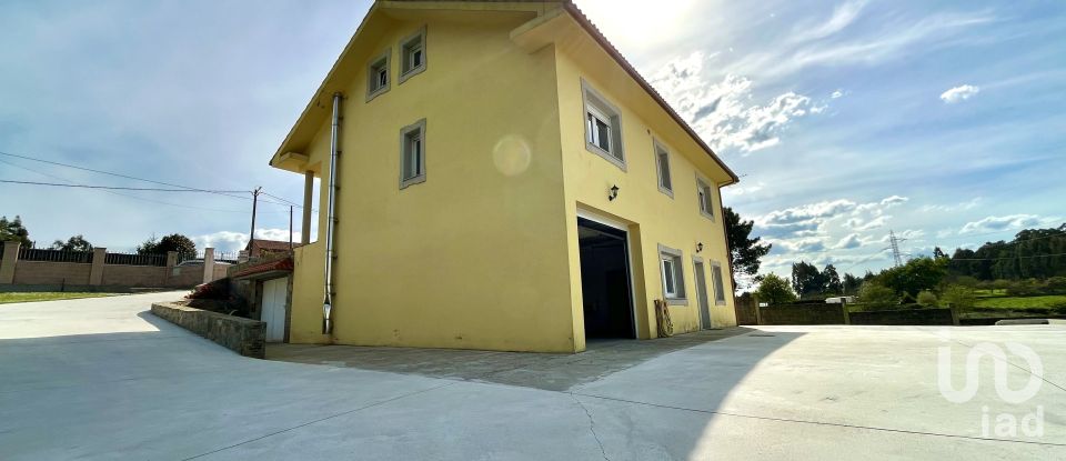 House 5 bedrooms of 243 m² in Coirós (15316)