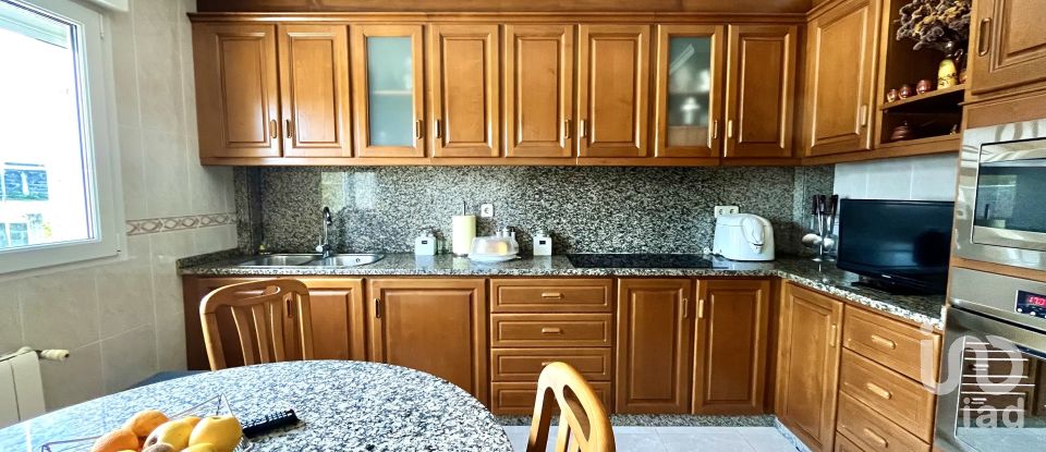 House 5 bedrooms of 243 m² in Coirós (15316)