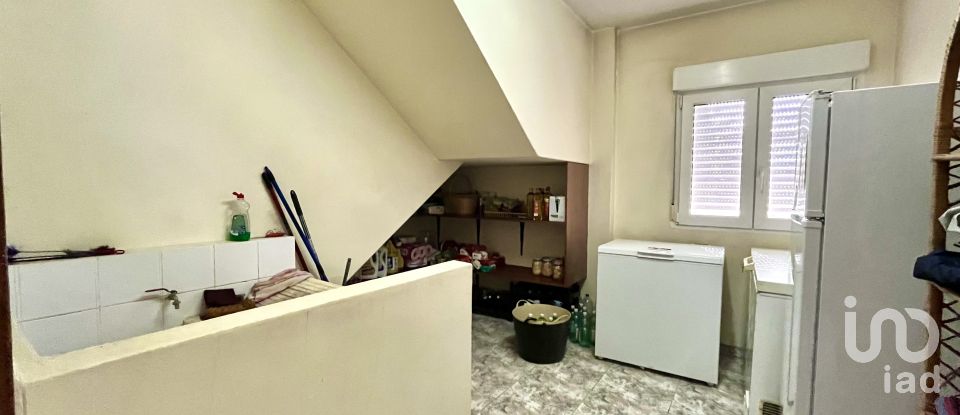 House 5 bedrooms of 243 m² in Coirós (15316)