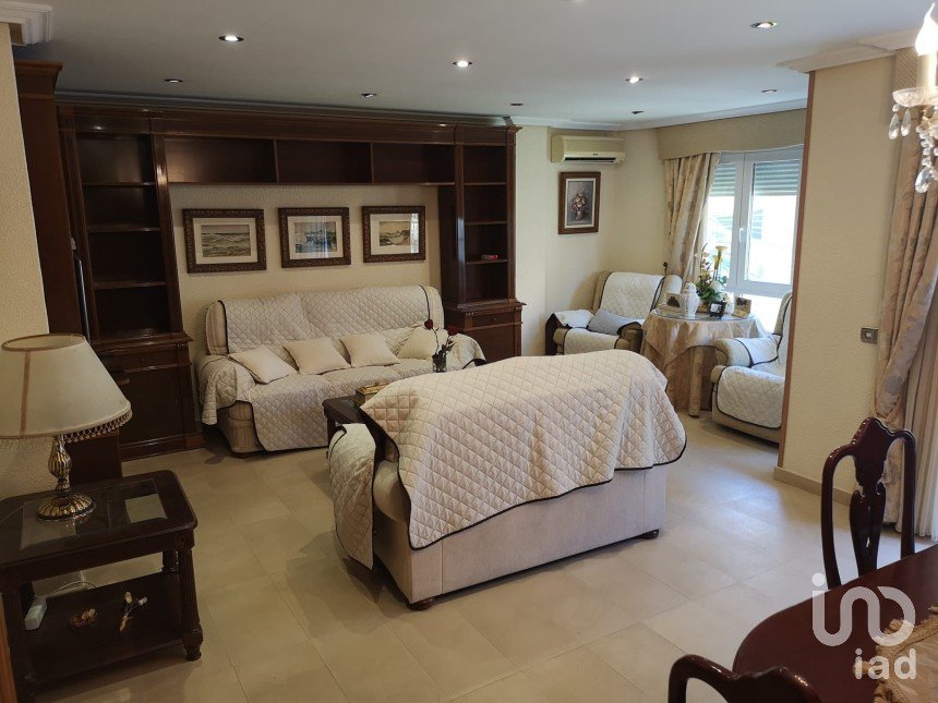 Piso 3 habitaciones de 110 m² en Torrevieja (03181)