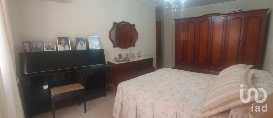 Piso 3 habitaciones de 110 m² en Torrevieja (03181)