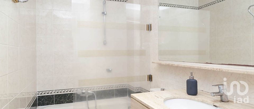 Pis 4 habitacions de 90 m² a Barcelona (08029)