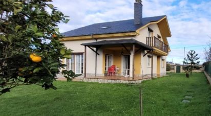 Casa 4 habitaciones de 223 m² en A Devesa (27796)