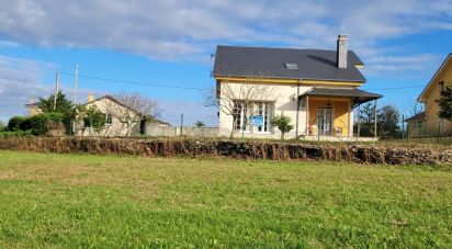 Casa 4 habitacions de 223 m² a A Devesa (27796)