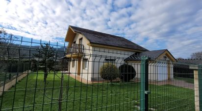 Casa 4 habitacions de 223 m² a A Devesa (27796)