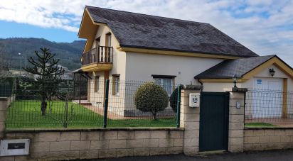 Casa 4 habitacions de 223 m² a A Devesa (27796)