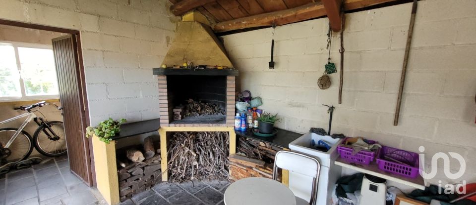 House 4 bedrooms of 223 m² in A Devesa (27796)