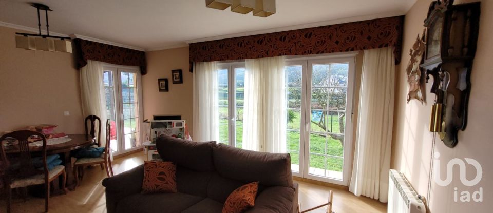 House 4 bedrooms of 223 m² in A Devesa (27796)